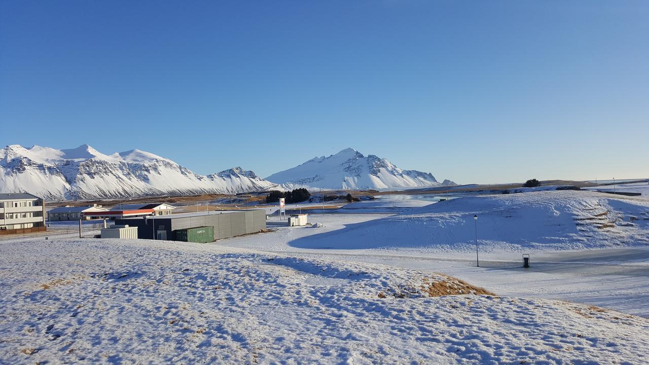 Hvita Husith, Kirkjubraut 48 Apartment Hofn Exterior photo