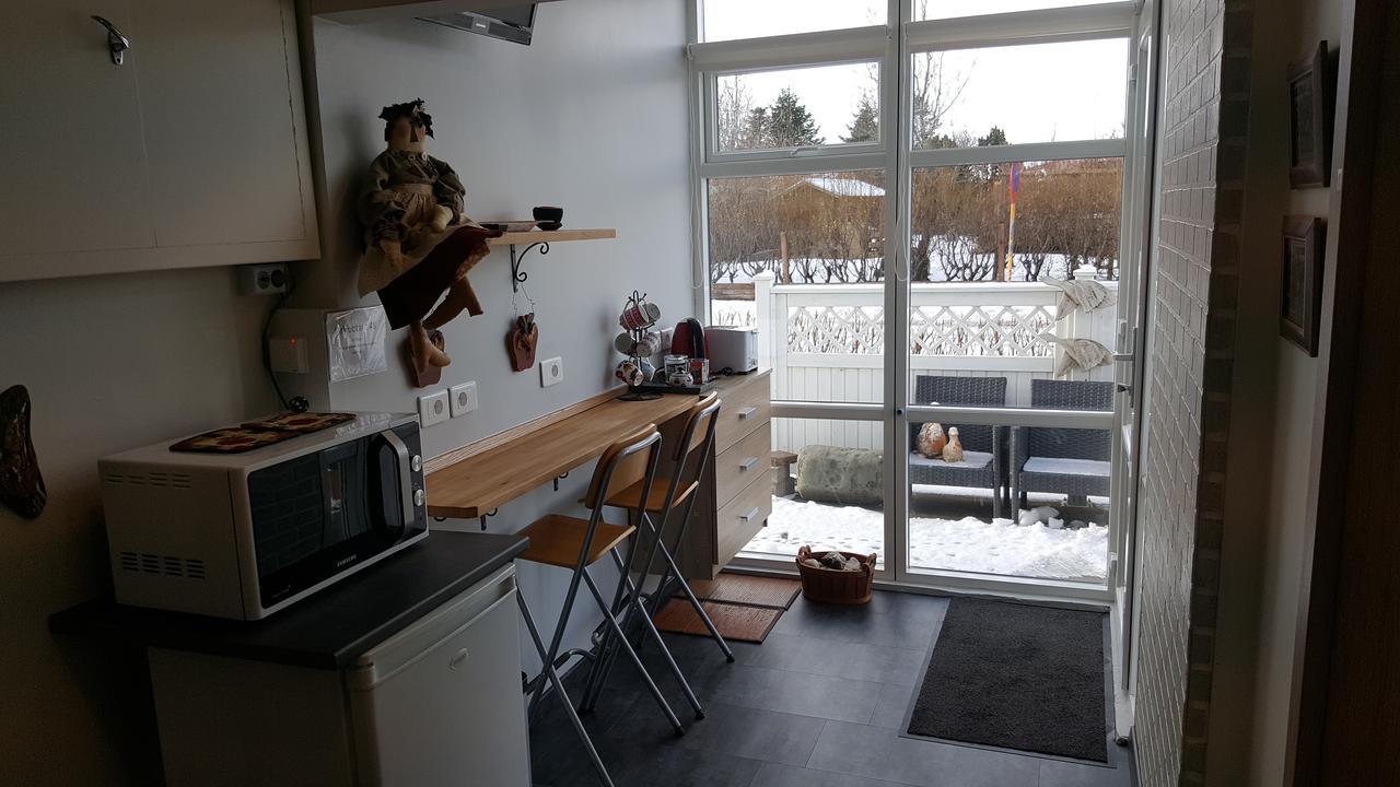 Hvita Husith, Kirkjubraut 48 Apartment Hofn Exterior photo